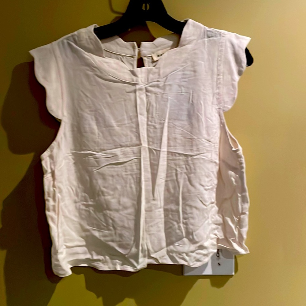 Monteau, cream colored crop top, scalloped neck and sleeves, 1button back collar